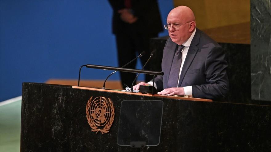 El representante permanente de Rusia ante la ONU, Vasili Nebenzia, durante reunión de la Asamblea General en Nueva York, 10 de octubre de 2022. (Foto: AFP)