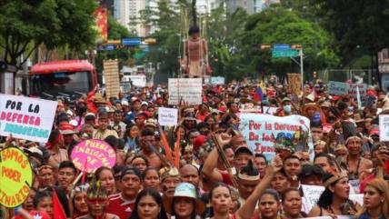 Indígenas de Venezuela marchan para rechazar el ‘bloqueo criminal’