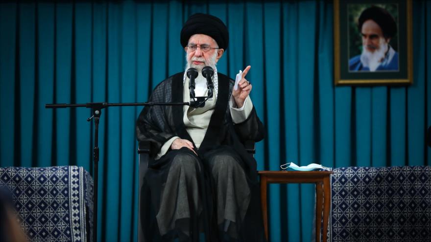 Líder de Irán: EEUU y la URSS no lograron derrocar la República Islámica