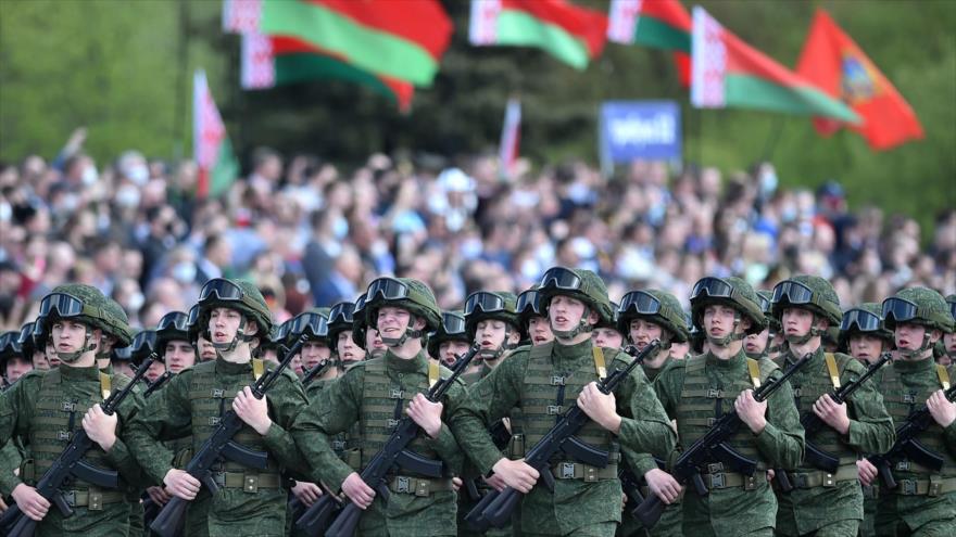 Soldados del Ejército de Bielorrusia durante un desfile militar.