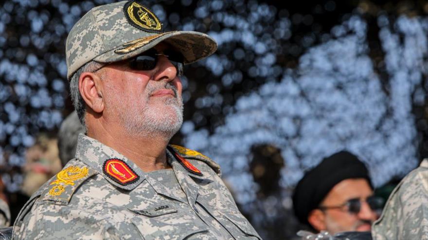 Comandante de la Fuerza Terrestre del CGRI, el general de brigada Mohamad Pakpur, durante las maniobras en el noroeste de Irán, 20 de octubre de 2022.