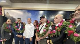 Últimos tripulantes de avión retenido en Argentina llegan a Venezuela