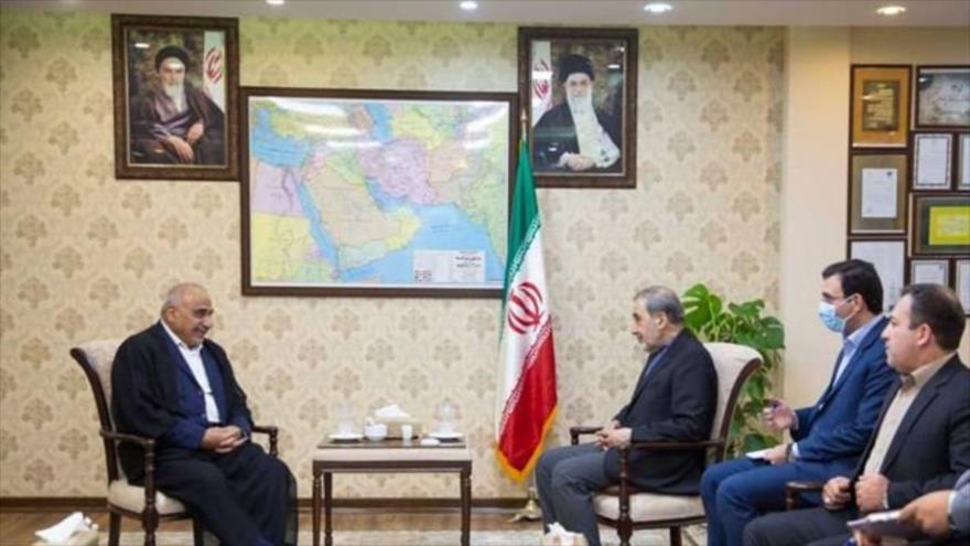 Ali Akbar Velayati, asesor del Líder de Irán, en un encuentro con el ex primer ministro iraquí Adel Abdul-Mahdi (izqda.), 23 de octubre de 2022.