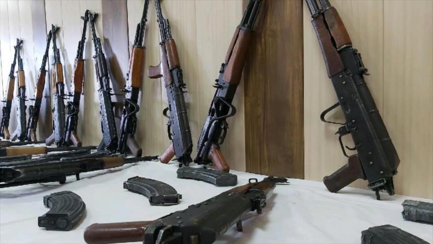 Armas incautadas por las fuerzas de seguridad de Irán en la frontera suroriental del país durante los recientes disturbios. 