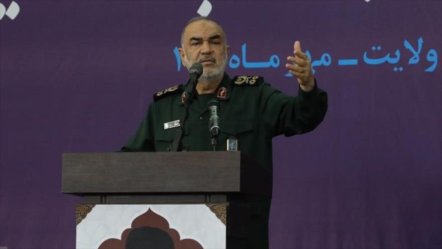 El comandante en jefe del CGRI de Irán, el general de división Hosein Salami, ofrece discurso en un acto en Teherán, 22 de octubre de 2022.