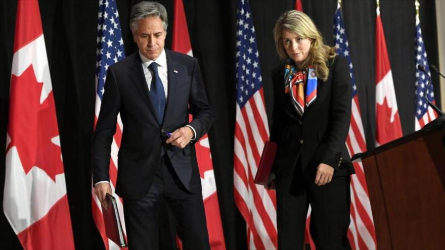 El secretario de Estado de EE.UU., Antony Blinken, y la ministra de Asuntos Exteriores de Canadá, Melanie Joly, en Ottawa, 27 de octubre de 2022.