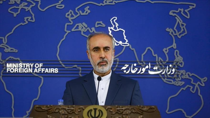 El portavoz de la Cancillería de Irán, Naser Kanani, habla durante una rueda de prensa en Teherán, la capital, 3 de octubre de 2022. (Foto: FARS)