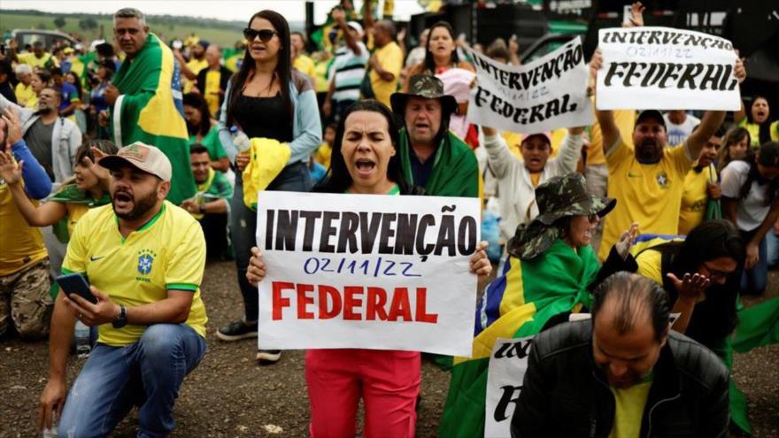Una protesta de los simpatizantes de Jair Bolsoanro tras us derrota electoral ante Lula de Silva.