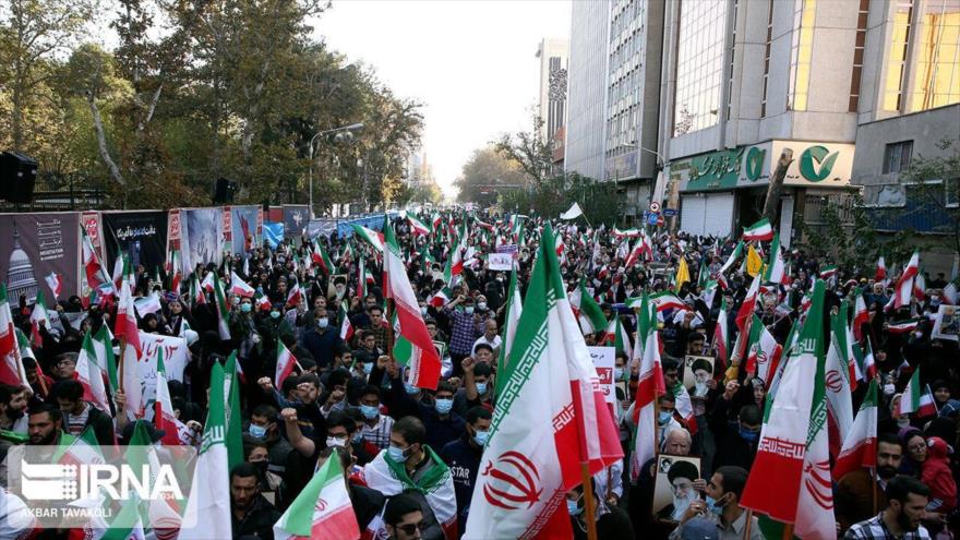 Miles de iraníes marchan en Teherán para conmemorar el Día de Lucha contra la Arrogancia, 4 de noviembre de 2022. (Foto: IRNA)