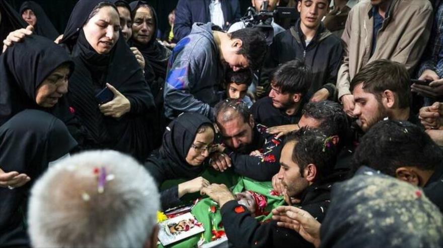 Iraníes despiden a defensor de la seguridad, asesinado por vándalos | HISPANTV