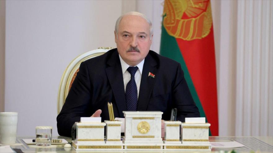 El presidente de Bielorrusia, Alexander Lukashenko, durante una reunión oficial, 10 de octubre de 2022. (Foto: AFP)