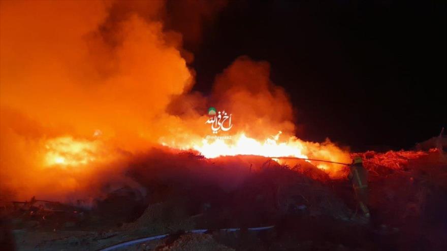 Masivos incendios estallan en la central nuclear israelí de Dimona.