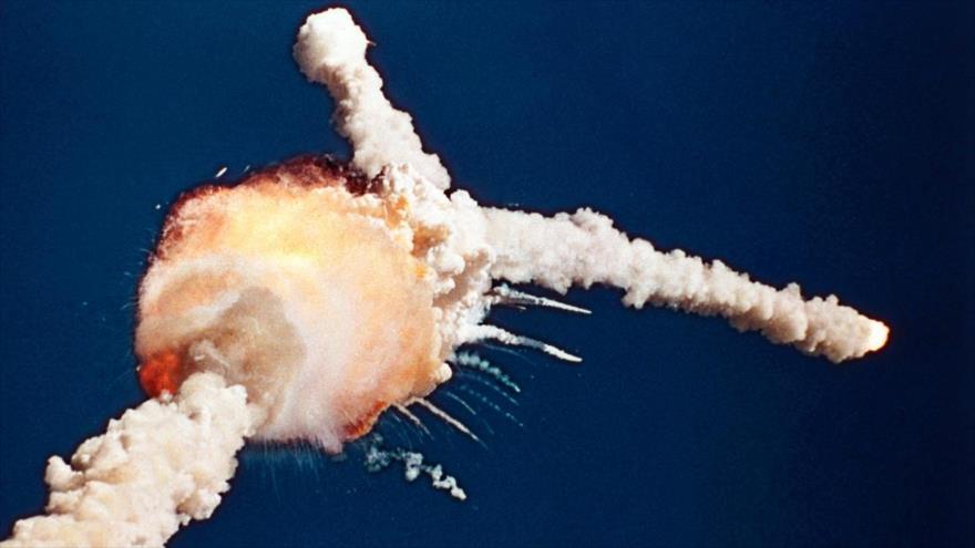 El momento en que el transbordador espacial Challenger se desintegró, 28 de enero de 1986.