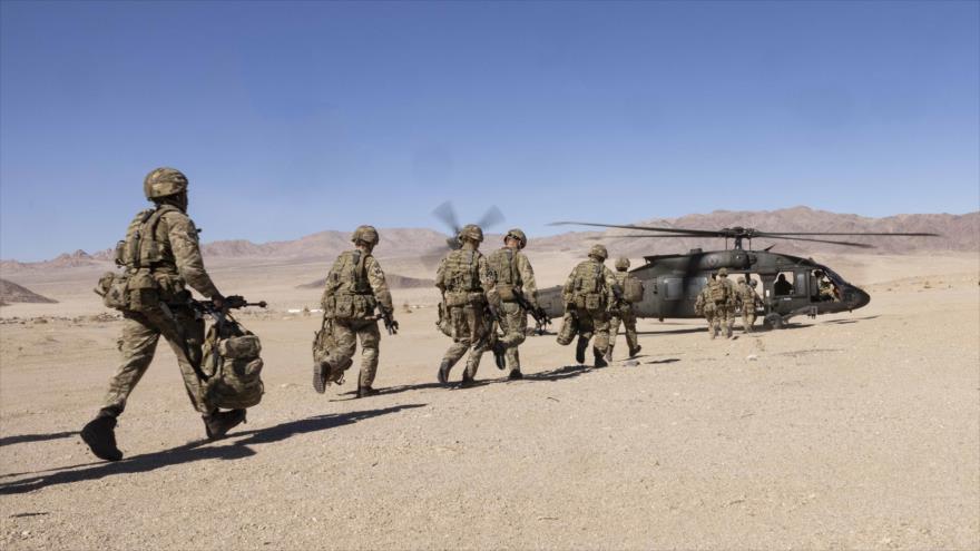 Tropas británicas utilizan el helicóptero Blackhawk estadounidense en un simulacro en California, noviembre de 2022. (Foto: army.mod.uk)