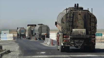 EEUU saquea y traslada 94 camiones de petróleo y trigo de Siria