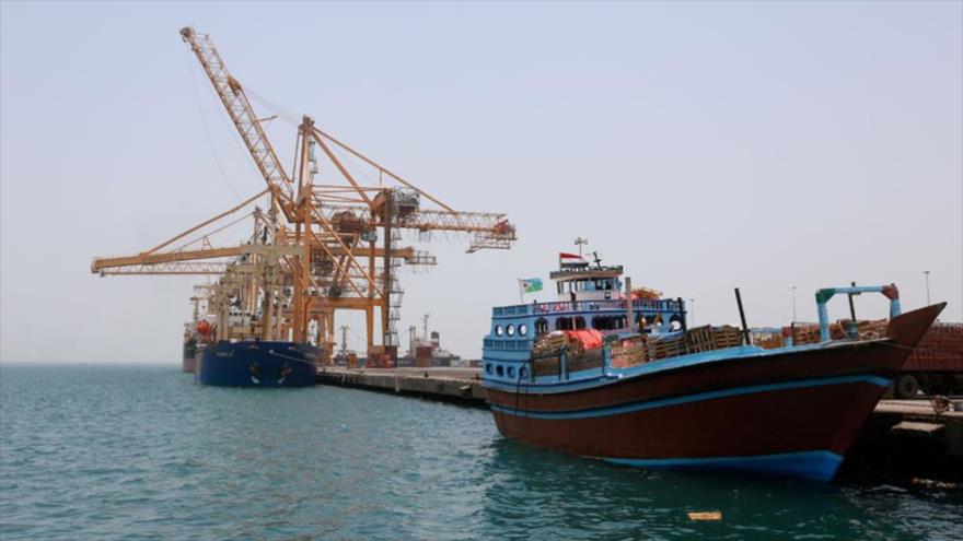 Buques inactivos atracados en el puerto de Al-Hudayda, Yemen. (Foto: Reuters)