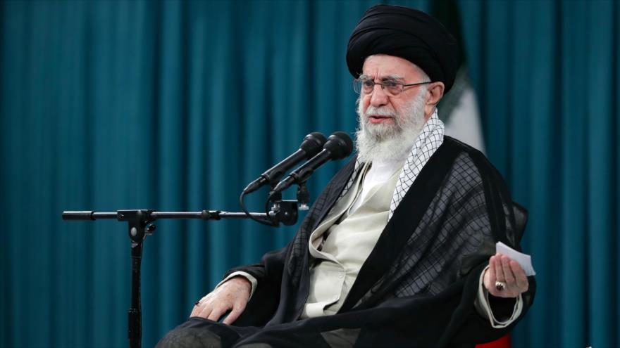 El Líder de la Revolución Islámica de Irán, el ayatolá Seyed Ali Jamenei, en una reunión en Teherán, 19 de octubre de 2022. (Foto: Khamenei.ir)