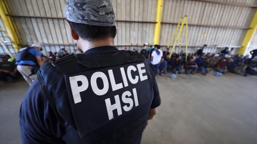 Gobernador de Texas expulsa a inmigrantes que piden asilo