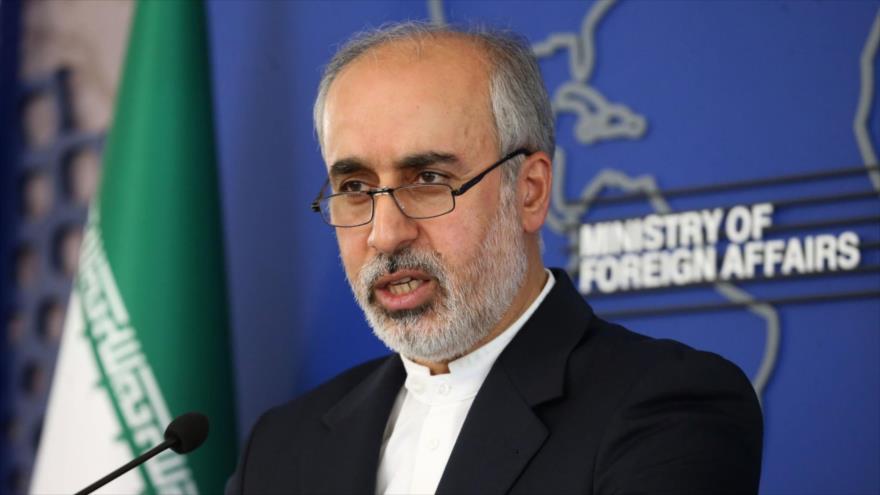El portavoz de la Cancillería de Irán, Naser Kanani, ofrece una conferencia de prensa en Teherán, capital iraní, 17 de noviembre de 2022. (Foto: AFP)