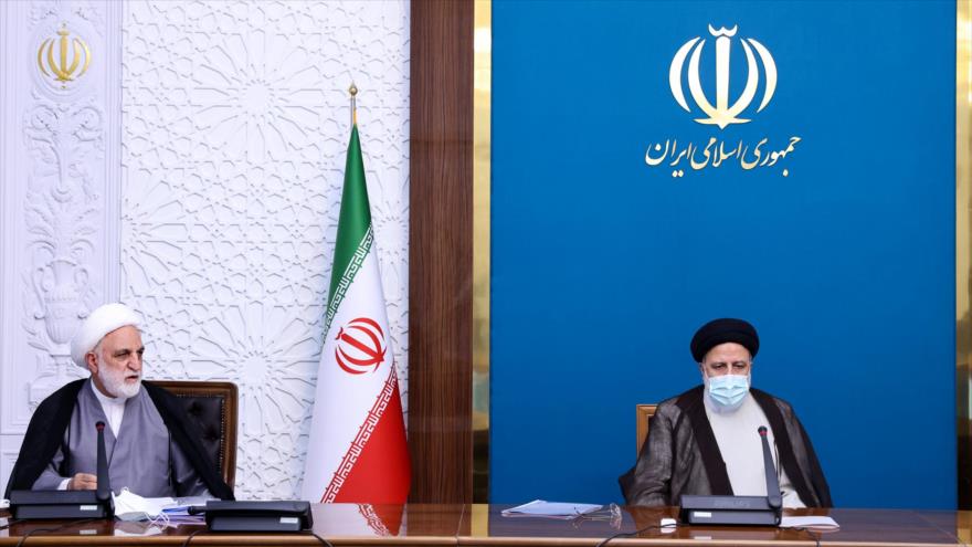 El presidente Ebrahim Raisi (dcha.), y el jefe del Poder Judicial de Irán, Qolam Hosein Mohseni Eyei, durante una reunión, 16 de noviembre de 2022.