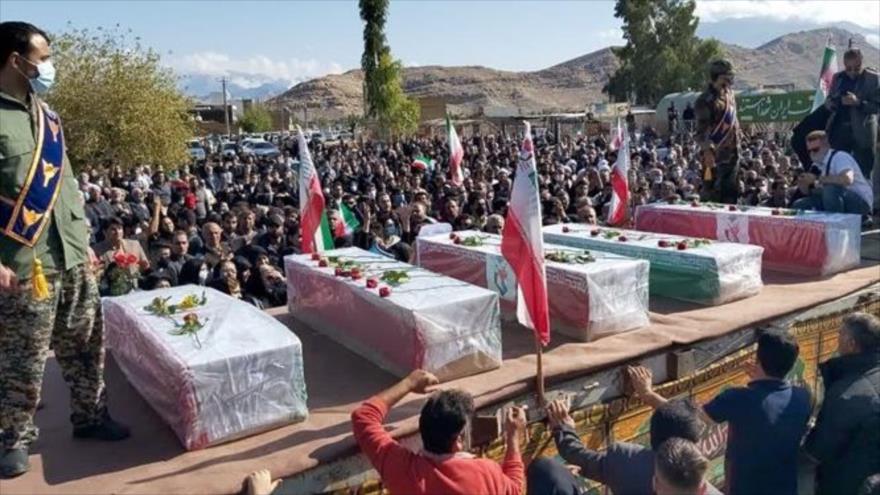 Claman venganza en masivo funeral de víctimas del atentado en Izeh | HISPANTV