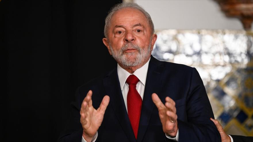 El presidente electo de Brasil, Luiz Inácio Lula da Silva, habla con periodistas durante su visita a Portugal, 18 de noviembre de 2022. (Foto: Getty Images)