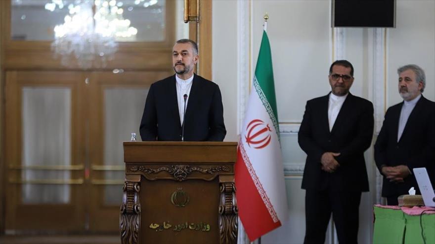 El canciller iraní, Hosein Amir Abdolahian, ofrece una conferencia de prensa en Teherán, 19 de noviembre de 2022. (Foto: YJC)