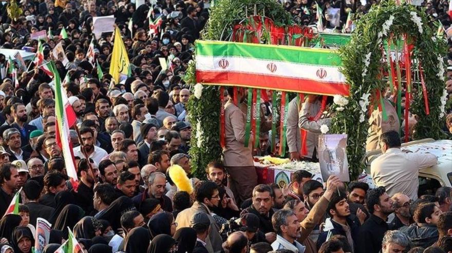 Iraníes se despiden de sus héroes asesinados por vándalos
