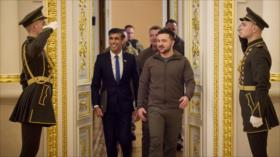 Sunak visita Ucrania y ofrece ayuda militar adicional a Zelenski