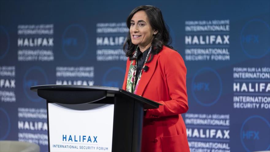 La ministra de Defensa Nacional de Canadá, Anita Anand, ofrece un discurso en el Foro de Seguridad Internacional de Halifax,18 de noviembre de 2022.