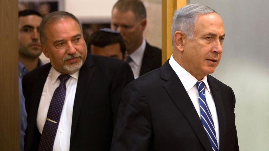 El primer ministro israelí, Benjamín Netanyahu (dcha.), y el ministro de finanzas de Israel, Avigdor Lieberman. (Foto: Getty Images)