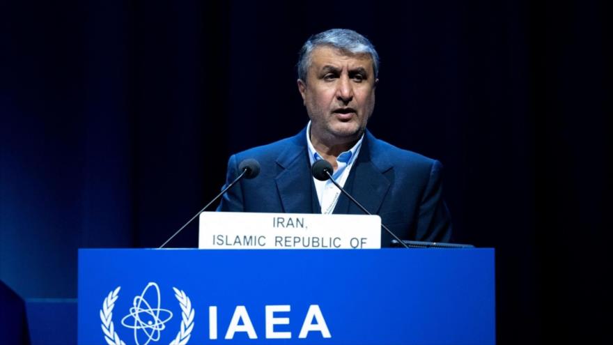 El jefe nuclear iraní, Mohamad Eslami, habla durante una conferencia en Viena, Austria, 26 de septiembre de 2022. (Foto: AFP)
