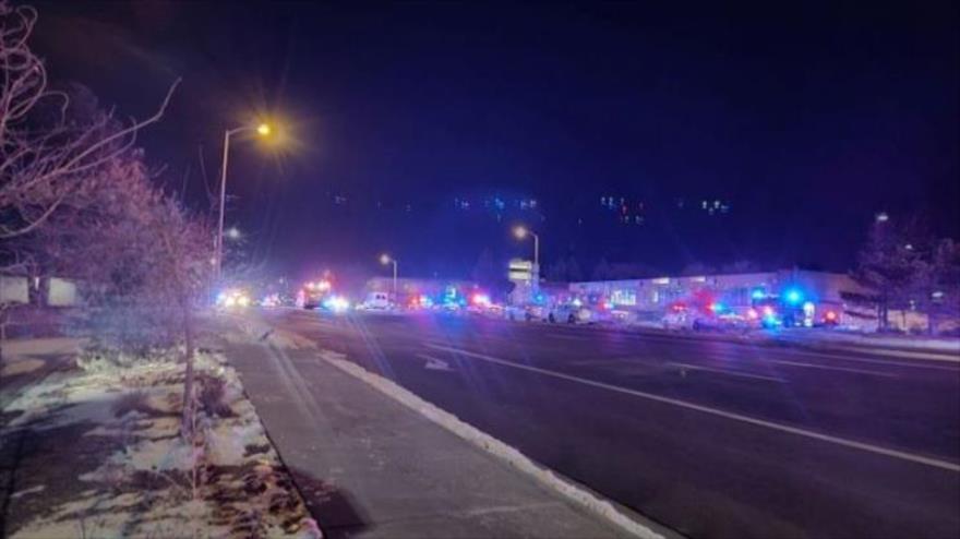 Masivo tiroteo deja 5 muertos y 18 heridos en Colorado, EEUU