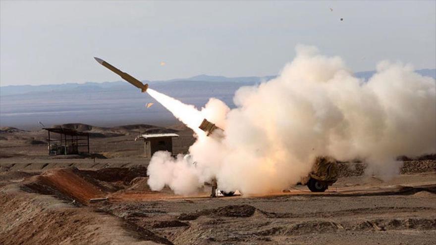 El lanzamiento de un misil por la artillería del Cuerpo de Guardianes de la Revoluvción Islámica (CGRI) de Irán.