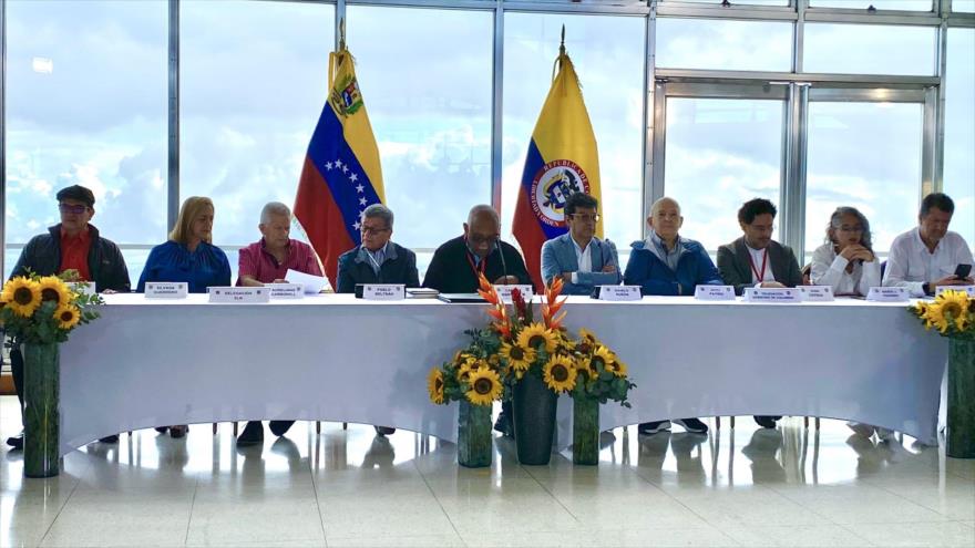 Gobierno colombiano y ELN inician negociaciones de paz en Caracas