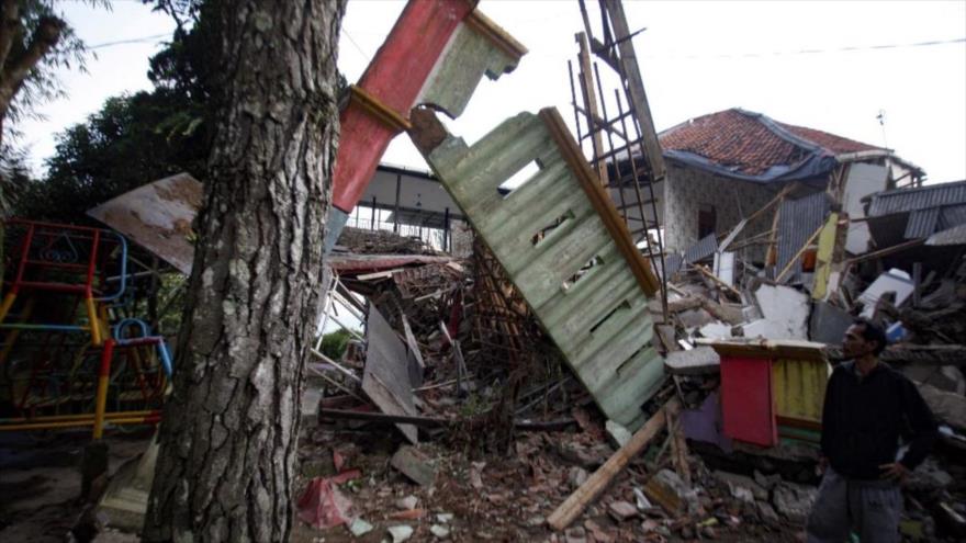 Potente sismo en Indonesia deja al menos 162 muertos y 700 heridos