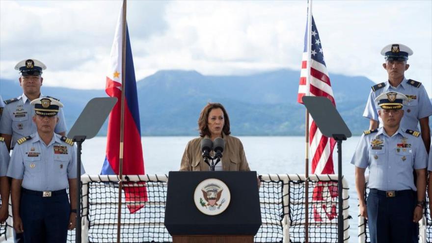 La vicepresidenta de EE.UU., Kamala Harris, ofrece un discurso en Palawan, Filipinas, 22 de noviembre de 2022. (Foto: Reuters)