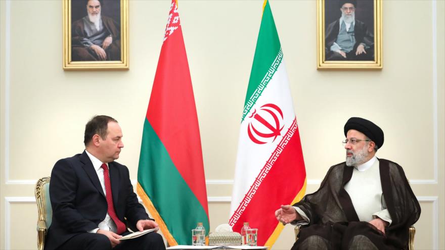 El presidente de Irán, Ebrahim Raisi, y el premier bielorruso, Román Golóvchenko, en una reunión en Teherán, capital persa, 23 de noviembre de 2022.