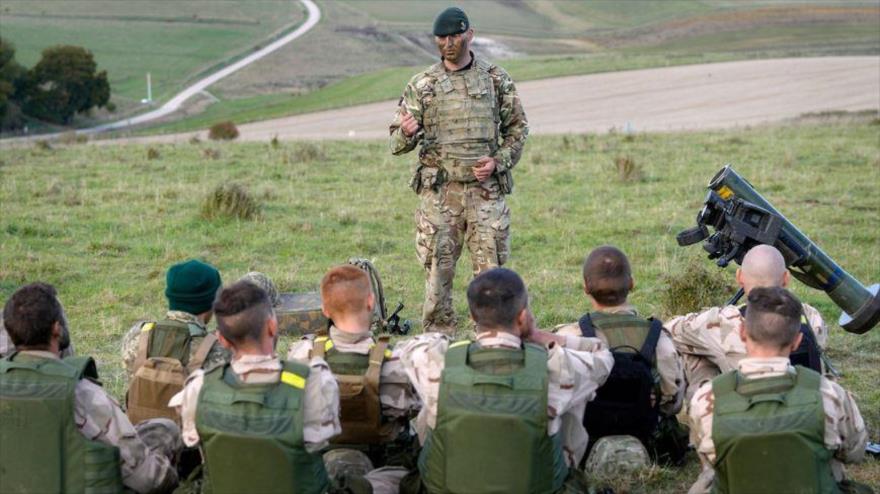 Personal ucraniano asiste a un entrenamiento en una base militar de las Fuerzas Armadas del Reino Unido, 12 de octubre de 2022.