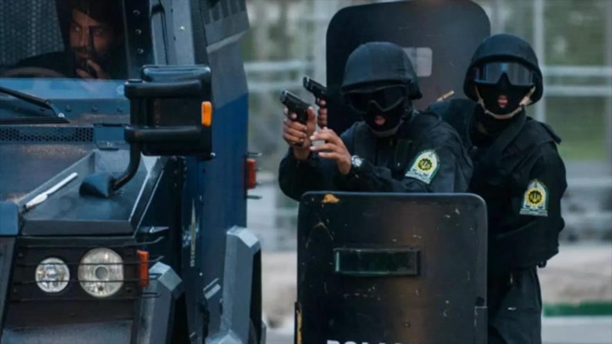 Los agentes de la Policía iraní durante una operación.