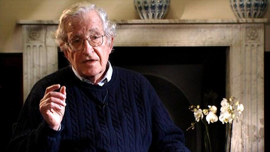 El reconocido politólogo estadounidense Noam Chomsky, durante una entrevista.
