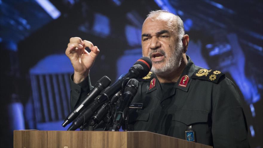 El comandante en jefe del Cuerpo de Guardianes de la Revolución Islámica (CGRI) de Irán, el general de división Hosein Salami, habla en un mitin.
