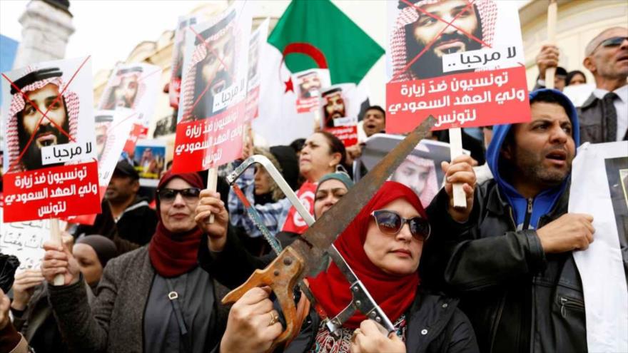 Una protesta contra la visita del príncipe heredero saudí, Muhamad bin Salman, en Túnez, 27 de noviembre de 2018. (Foto: Reuters)