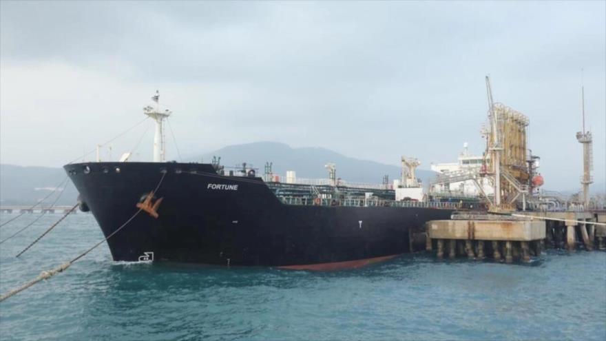 El buque cisterna iraní Fortune en la refinería de El Palito, en Puerto Cabello, Venezuela, 25 de mayo de 2020.