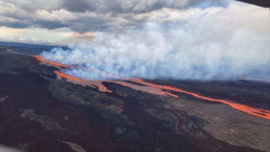 Vídeo: Entra en erupción el volcán activo más grande del mundo