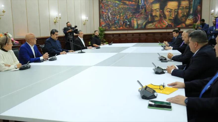 El presidente de Venezuela, Nicolás Maduro, se reúne con la oposición agrupada en la fracción parlamentaria Alianza Democrática, 02 de diciembre de 2022. 