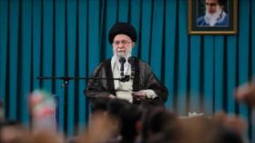 Ayatolá Jamenei revela crímenes de EEUU contra el pueblo iraní