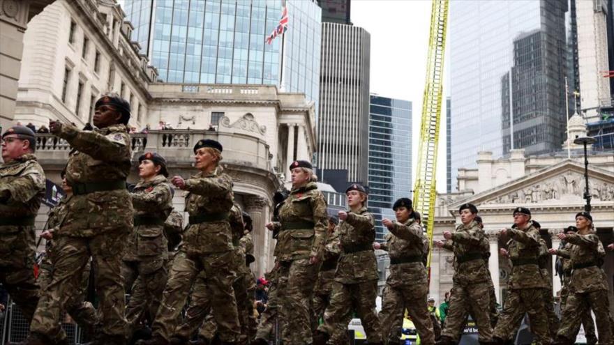 Cadetes del Ejército británico participan en un desfile en Londres, 13 de noviembre de 2021. (Foto: Reuters)