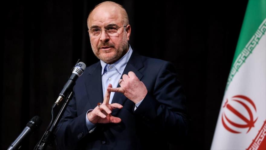 El presidente del Parlamento de Irán, Mohamad Baqer Qalibaf, en un acto con motivo del Día del Estudiante en Teherán, 6 de diciembre de 2022.