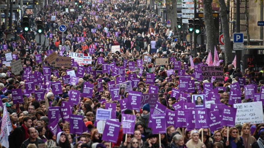 Miles de personas protestan en París contra la violencia de género, tras el asesinato de decenas de mujeres en Francia, 23 de noviembre de 2019. (Foto: Getty Images) 